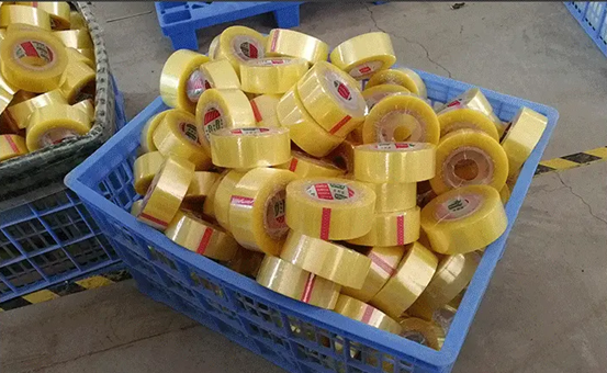 封箱膠帶批發(fā)廠生產(chǎn)封箱膠帶用的什么膠水乳液怎么選擇？2